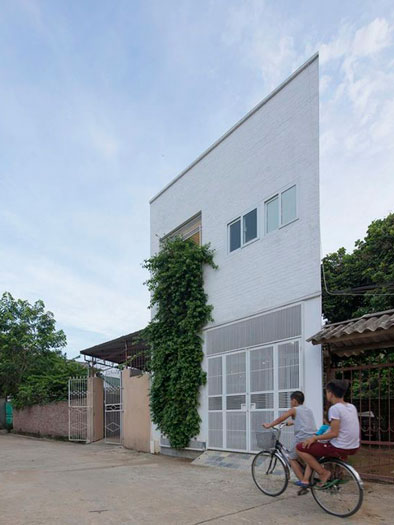 Top 10 những ngôi nhà kỳ lạ nhất Việt Nam (2019). Căn nhà với một góc chéo siêu mỏng như tờ giấy ở ngoại thành Hà Nội